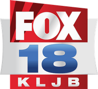 Un logo pour la filiale de Fox KLJB, l'un des nombreux exemples d'une station Fox utilisant encore des projecteurs dans son logo.