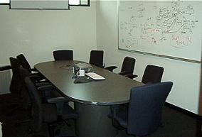 Une petite salle de conférence à Playa Vista, Los Angeles en mai 2006