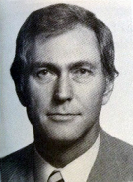 Photographie de faible qualité de 270 × 368 pixels de John Howard Lindauer, numérisée à partir d'un répertoire de l'Assemblée législative de l'État