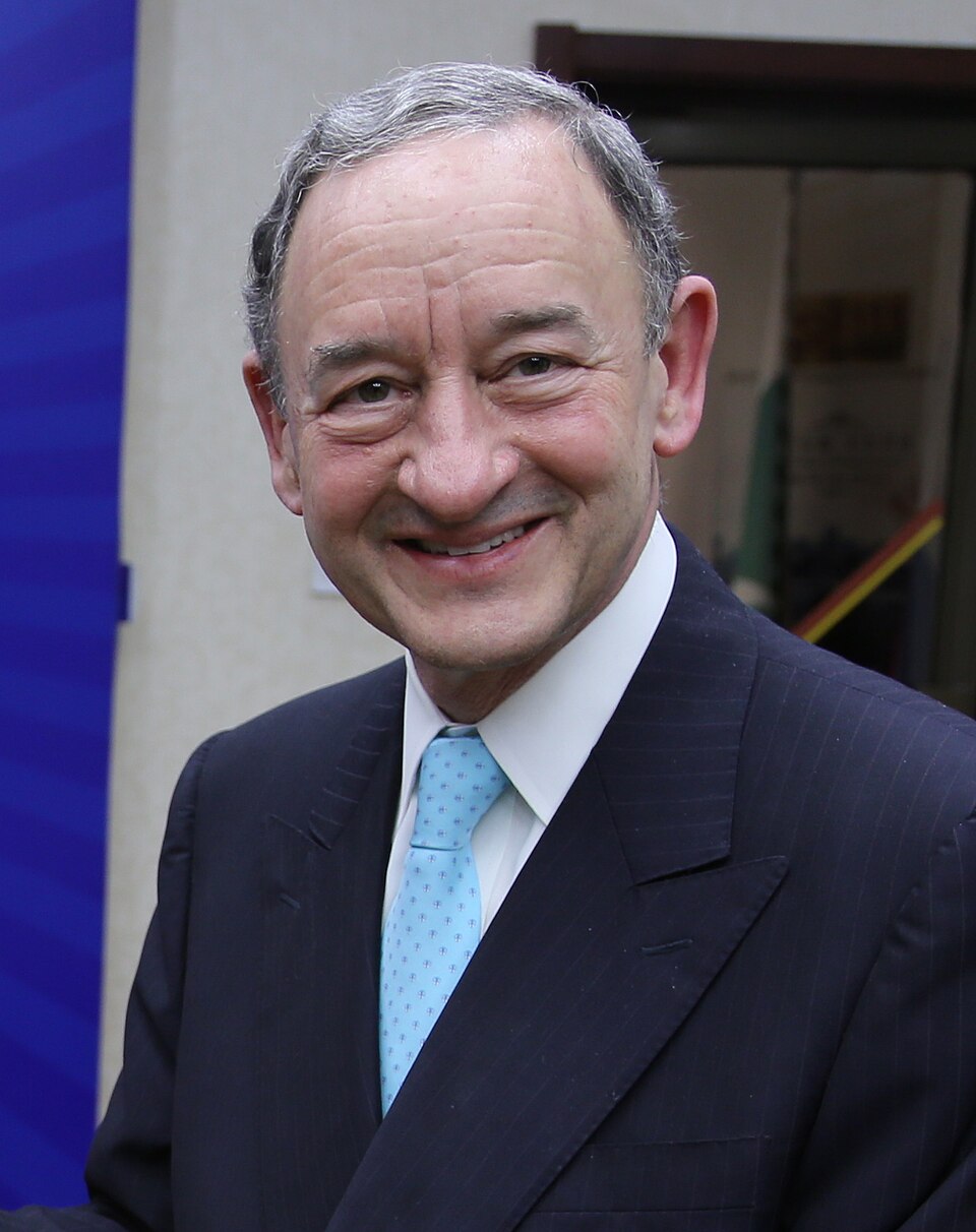 Mark S. Wrighton, PhD 1972, chancelier de l'Université Washington à Saint-Louis et président de l'Université George Washington