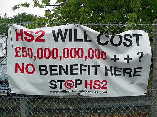 La bannière dit en partie : « Aucun avantage ici. Arrêtez HS2 »