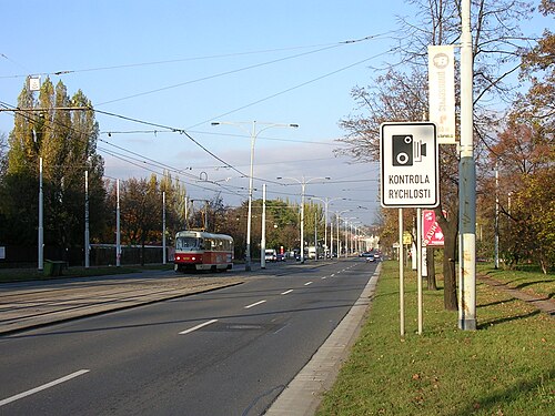 Un panneau signalant un contrôle de vitesse en République tchèque.