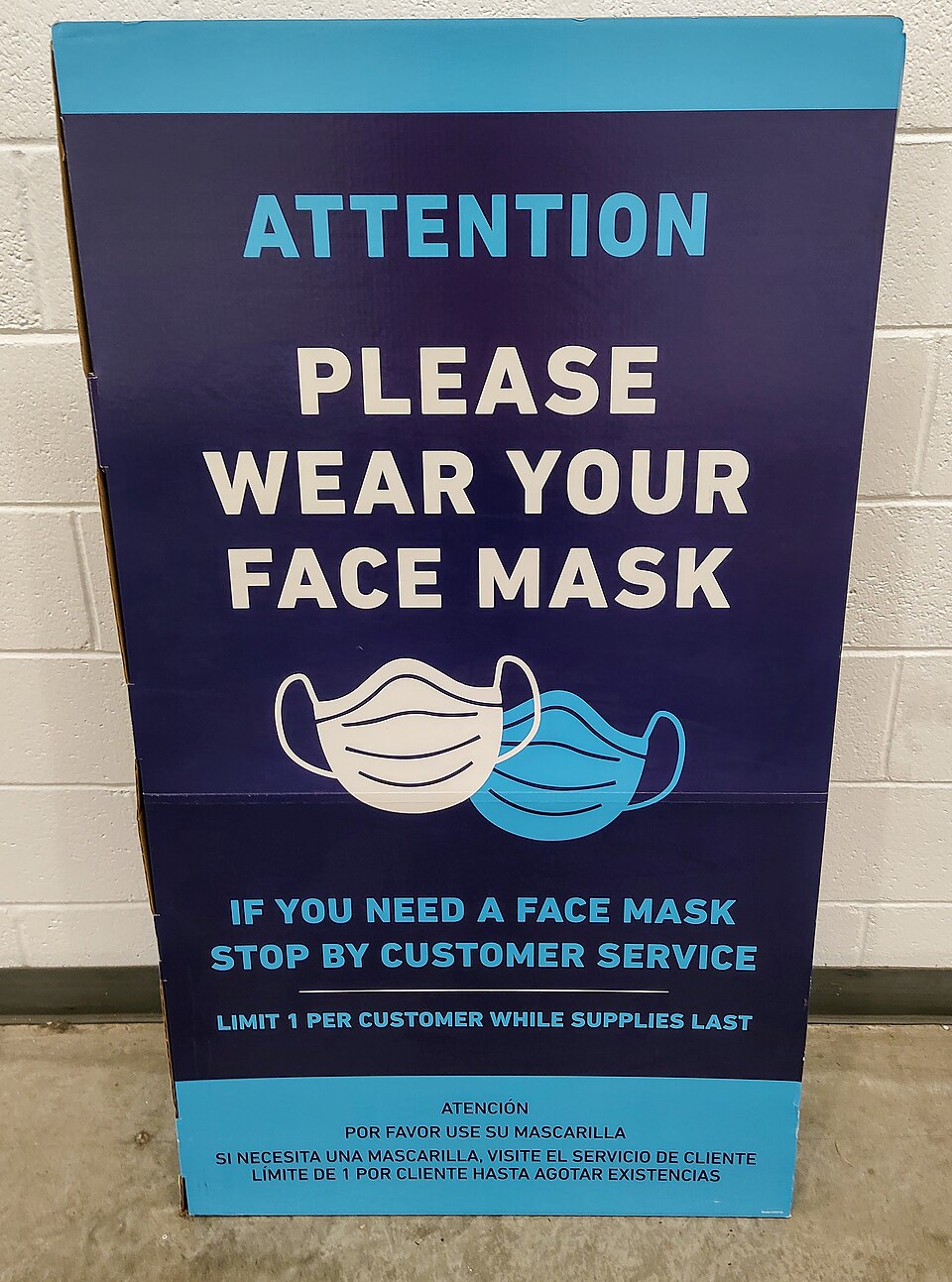 Photo d'un panneau indiquant « ATTENTION, VEUILLEZ PORTER VOTRE MASQUE »