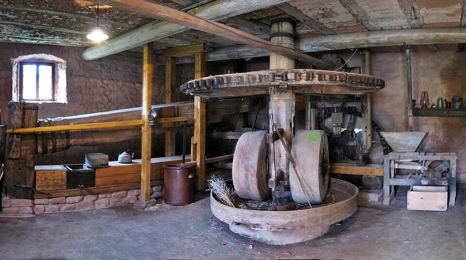 Moulin à bois dans une huilerie à Heusweiler, en Allemagne