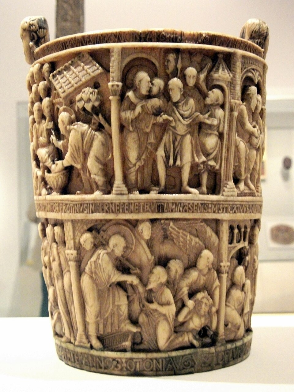 Situla Basilewsky, 920, ottonienne, en ivoire