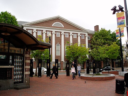Place Harvard, mai 2004