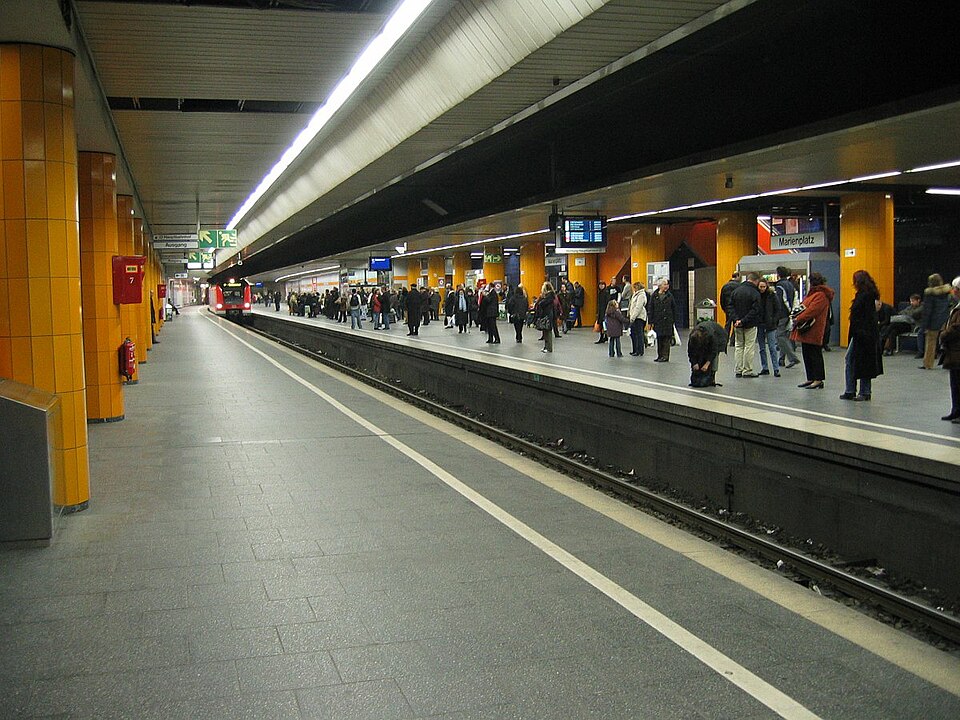 Voie en direction est à la station Marienplatz, Munich S-Bahn