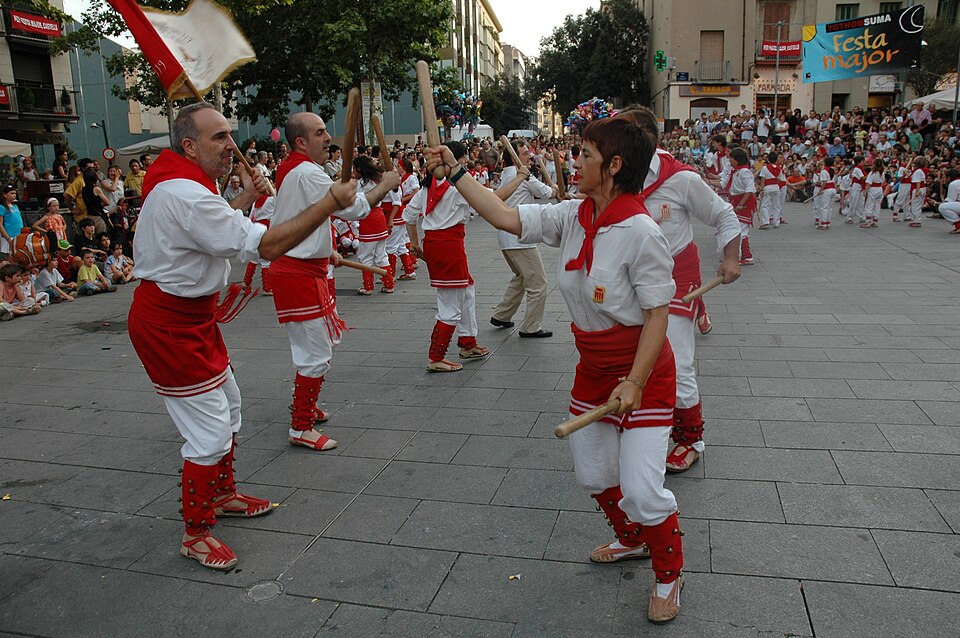Une danse de bâtons de Catalogne, le Ball de bastons.