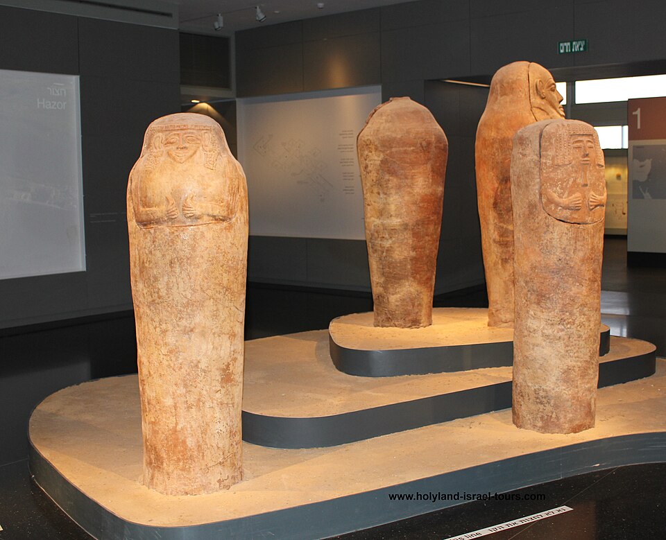 Des anthropoïdes cananéens ont été découverts à Tel Sharuhen, dans le Néguev occidental.
