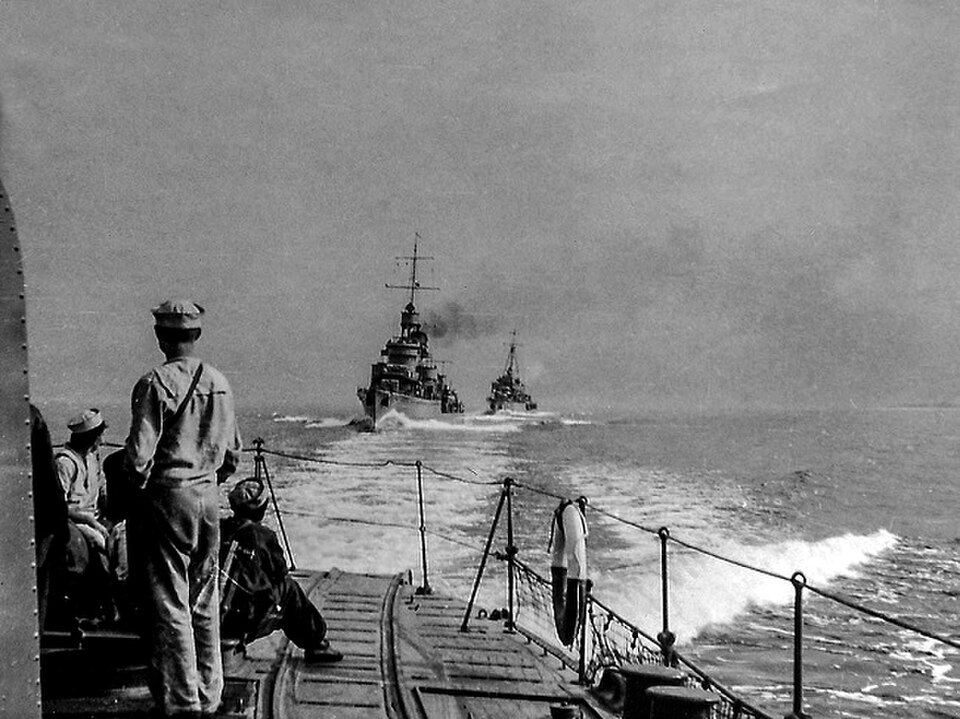 Photo de trois destroyers polonais mettant en œuvre le plan de Pékin et évacuant vers les Britanniques avant le début de l'invasion.