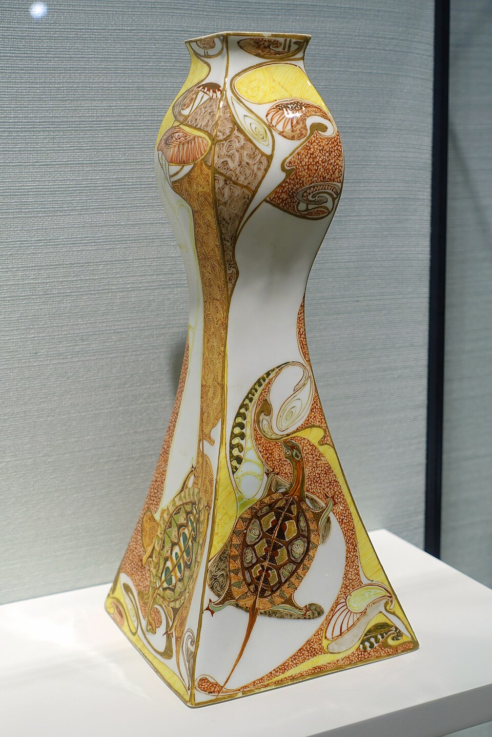 Vase en porcelaine conçu par J. Jurriaan Kok et décoré par WR Sterken (1901)