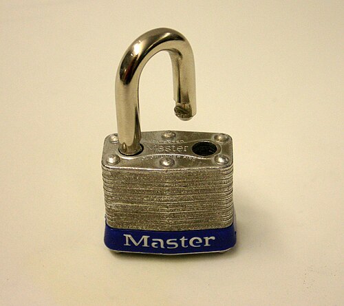 Master Lock avec anse ouverte.