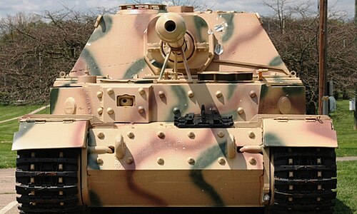 L'éléphant restauré du centre de formation et de soutien à l'artillerie de l'armée américaine vu de face