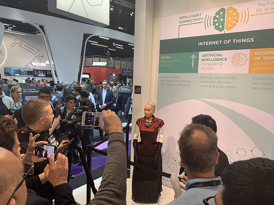 Démonstration d'un humanoïde féminin lors du MWC Barcelone 2019