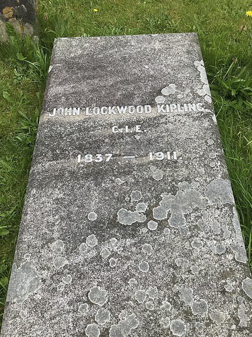 Tombe de John Lockwood Kipling, église Saint-Jean-Baptiste, Tisbury, Wiltshire, Angleterre.