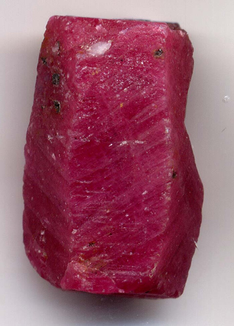 Un cristal de rubis naturel