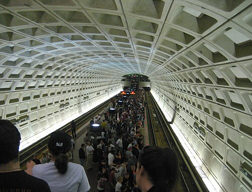 Station Navy Yard–Ballpark sur la ligne verte du métro de Washington après un match de baseball au Nationals Park