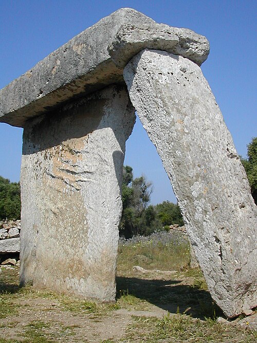 Taula du site de Talatí de Dalt à environ 4 km (2 mi) à l'ouest de Maó.