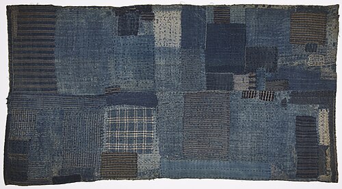 Shikibuton pour enfant, fin des années 1800. Boroboro (patchwork) maintenu par des points de matelassage sur l'ensemble ; voir sashiko.