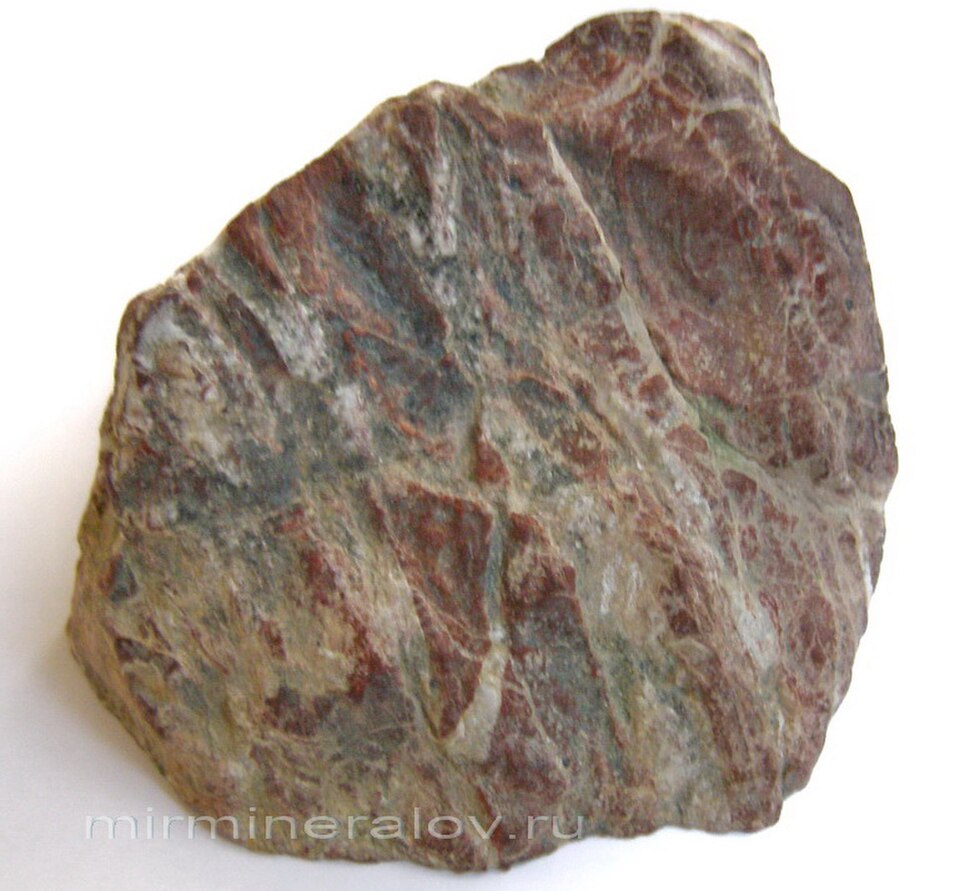 Jaspe rouge terne veiné de quartz blanc, brut, provenance : incertaine – peut-être Crimée ou Kirghizistan