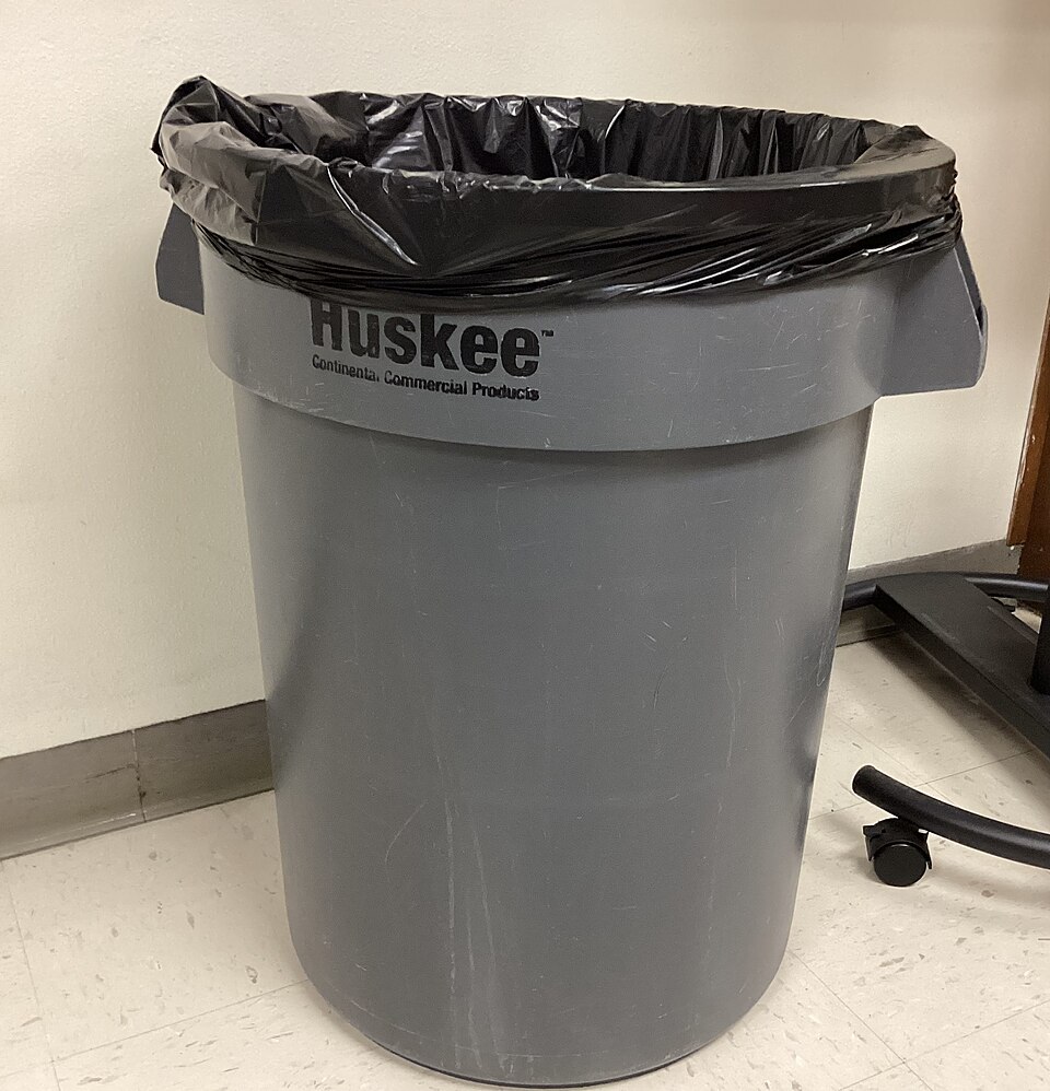 Conteneur à déchets généralement utilisé dans les écoles publiques américaines.