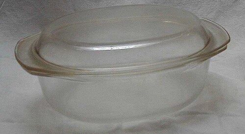 Un rôtissoire à poulet en Pyrex
