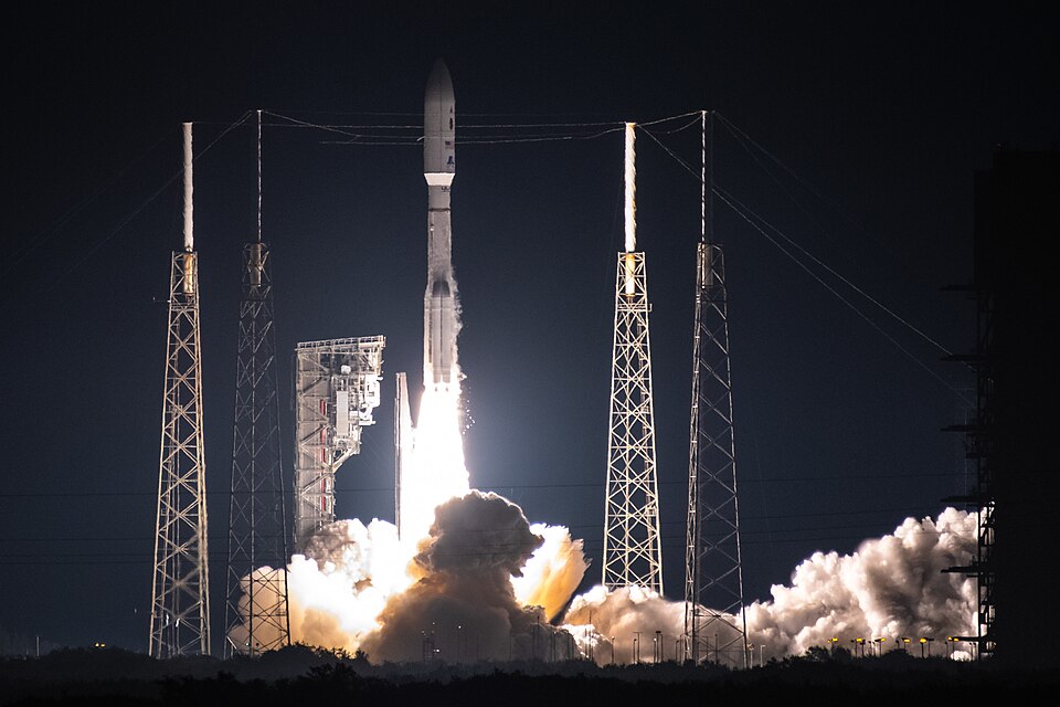Un Atlas V 541 décolle avec 4 boosters GEM 63