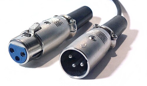 Connecteurs XLR à trois broches, femelle à gauche et mâle à droite