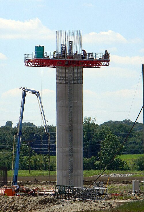 Construction d'un silo à charbon à l'aide d'un coffrage en béton arrondi