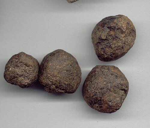Pseudomorphes de limonite d'après grenat