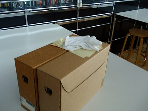 Boîte en carton ondulé utilisée pour le stockage des archives