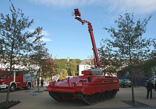 Un véhicule de combat d'infanterie Marder converti pour être utilisé comme véhicule de lutte contre les incendies par les services d'incendie allemands