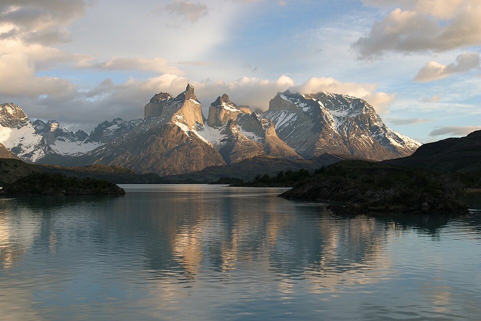 Vue de Cuernos del Paine dans le parc national Torres del Paine, Chili