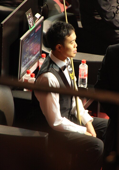 Photographie de Marco Fu assis au German Masters 2011