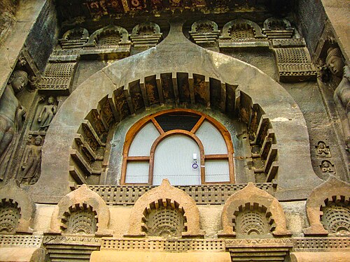 Arcs en ogée décoratifs (gavaksha) dans les grottes d'Ajanta