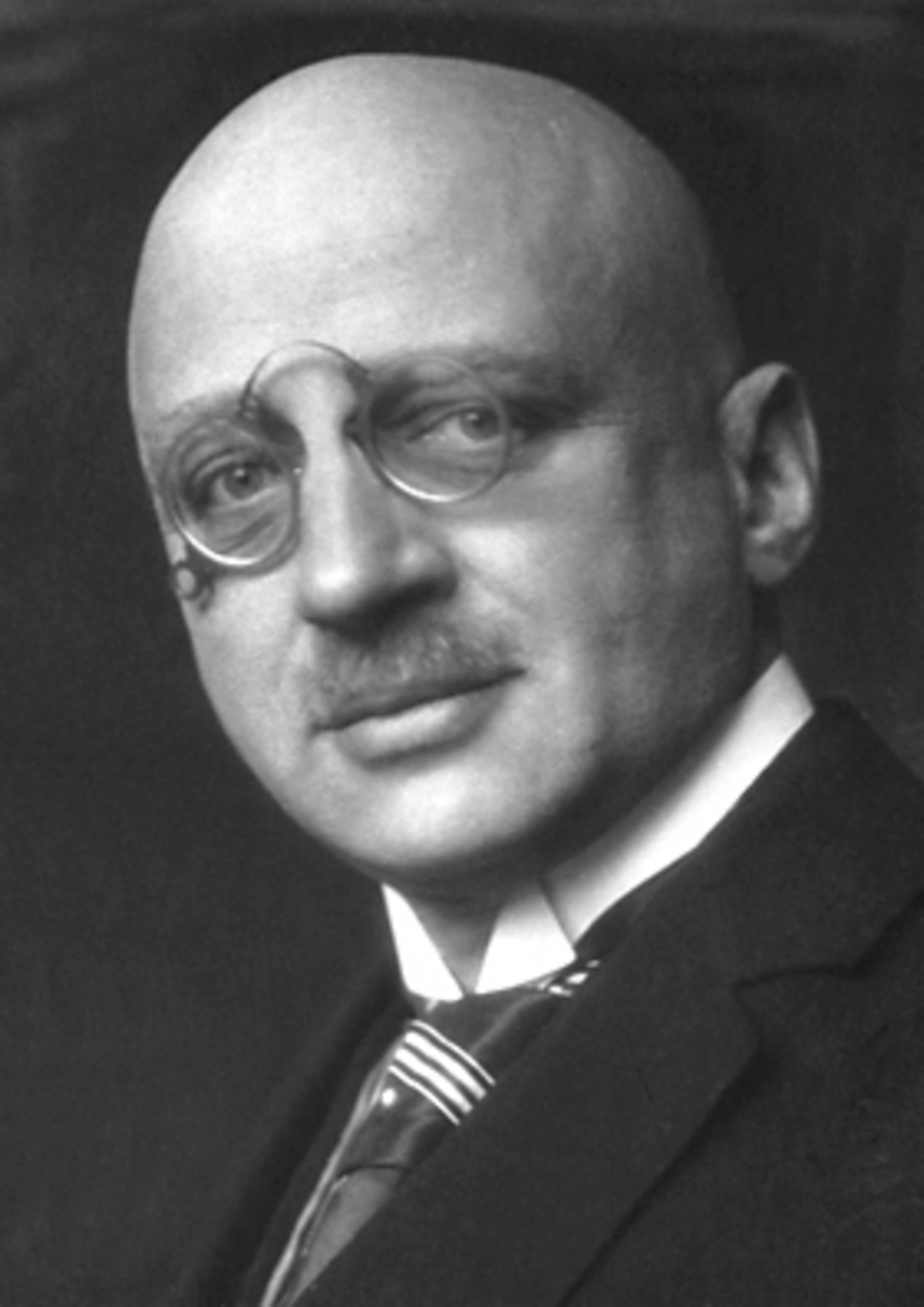 Fritz Haber a inventé le procédé Haber-Bosch. On estime qu'il assure la production alimentaire pour près de la moitié de la population mondiale. Haber est considéré comme l'un des scientifiques et chimistes les plus importants de l'histoire de l'humanité.