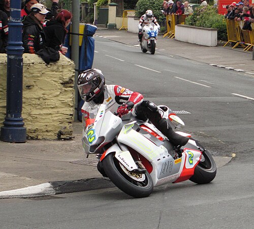 2012 Isle of Man TT TT Zero - (2) Mark Miller Motoczysz E1pc suivi de (3) John McGuinness MUGEN Shinden dans une course remportée par Michael Rutter Motoczysz Elpc le 6 juin 2012.