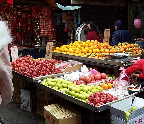 Fruits vendus en catties sur un marché à Sanchong, Nouveau Taipei, Taiwan.