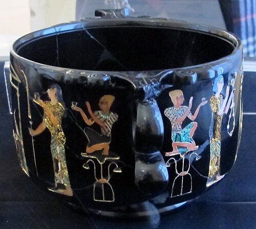 Skyphos en obsidienne avec incastonatura (Musée de Naples)