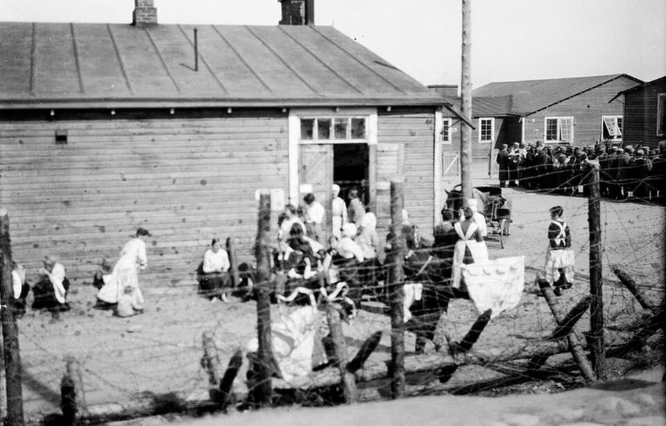 Femmes au camp de concentration de Kalevankangas à Tampere en 1918, plusieurs mois après la guerre civile finlandaise