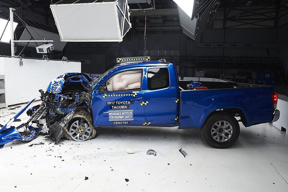 Test de collision frontale à faible chevauchement côté conducteur d'un Toyota Tacoma 2017