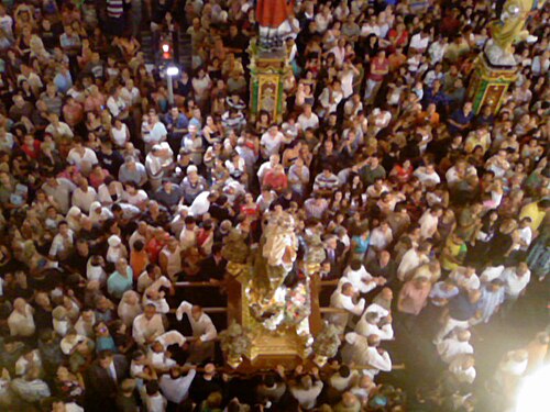 Procession avec la statue de Saint Gaétan