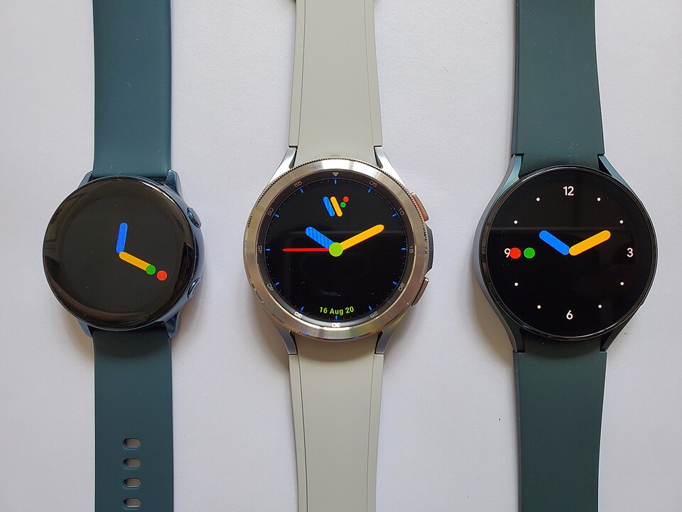 Montres connectées de la série Samsung Galaxy Watch avec écrans OLED