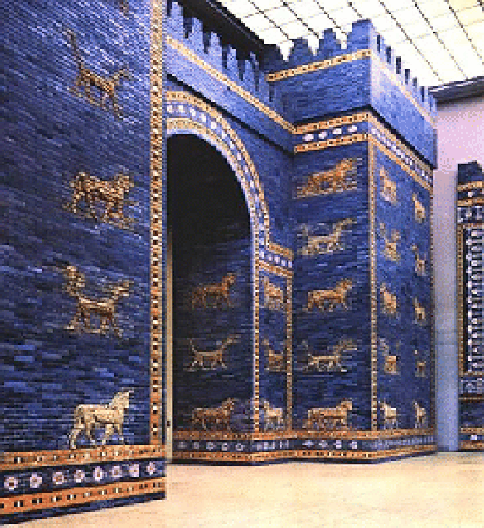 La porte d'Ishtar fut construite vers 575 av. J.-C. sur ordre du roi Nabuchodonosor II. Musée de Pergame, Berlin