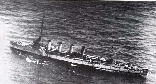 Le SMS Novara (1913), endommagé par la bataille, après une bataille navale victorieuse