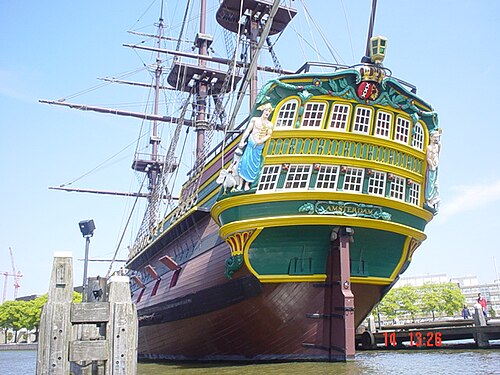 La poupe du cargo Amsterdam de la Compagnie néerlandaise des Indes orientales du XVIIIe siècle