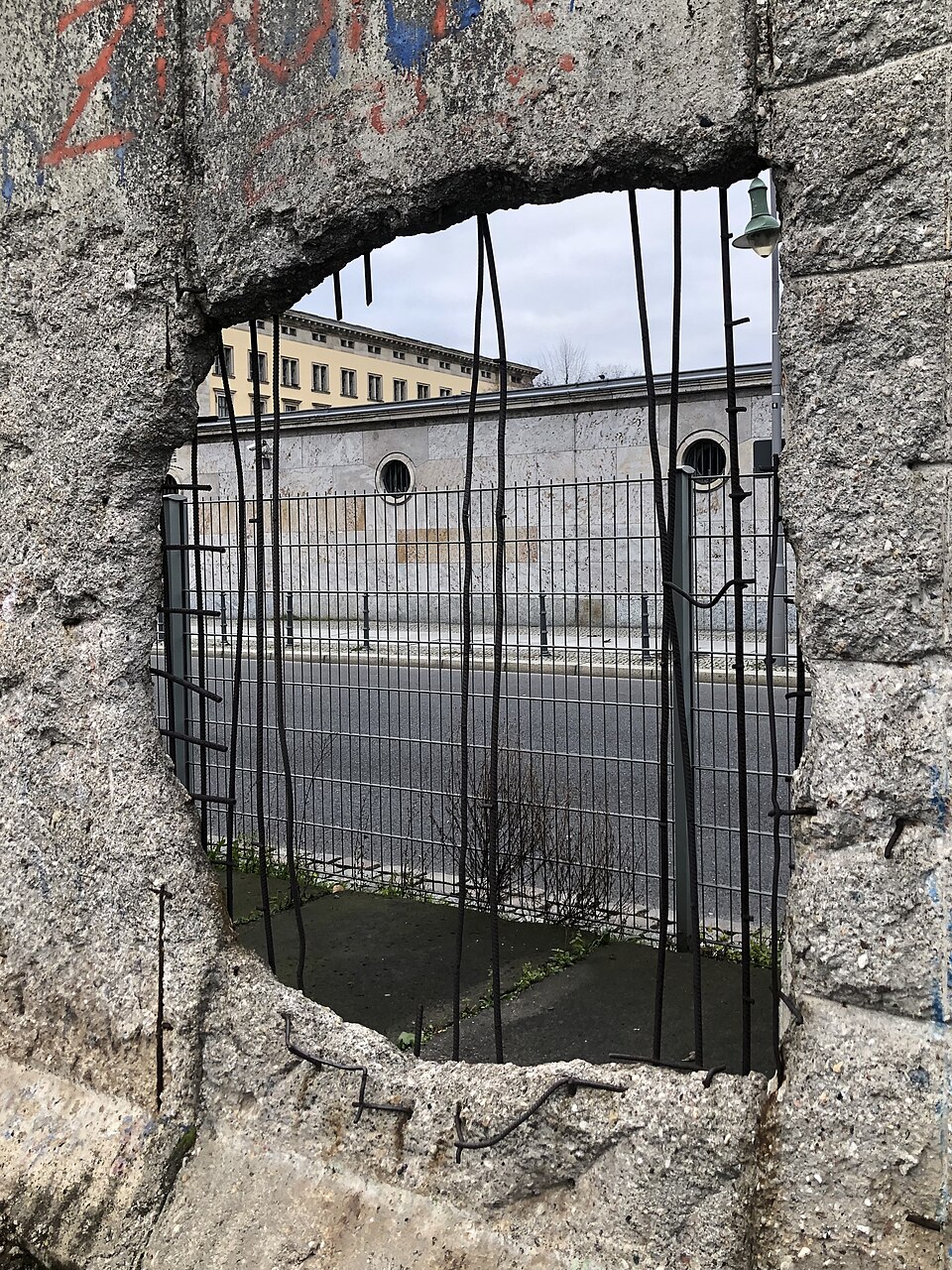 Un trou dans le mur de Berlin, 2019