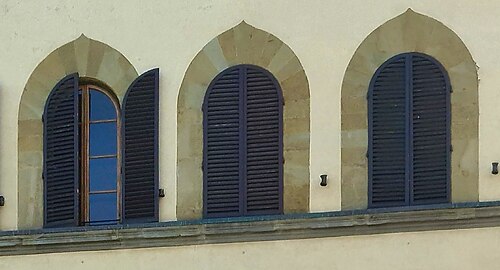 Arcs de quille au Palazzo Guadagni [it]