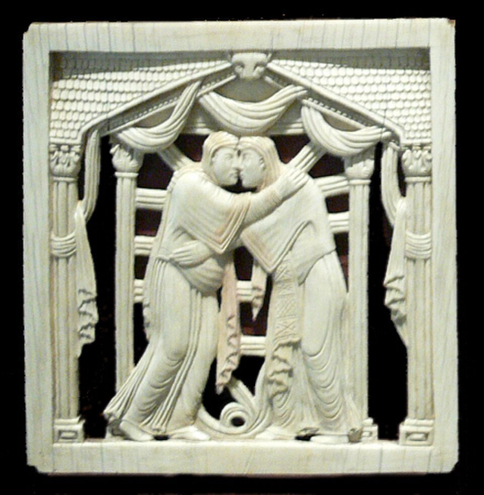 Panneau ottonien des Ivoires de Magdebourg, dans un style monumental audacieux avec peu de tentative de classicisme ; Milan 962–973.