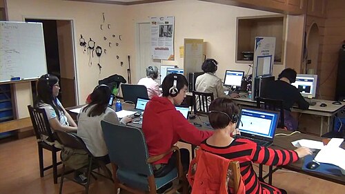 Une image de jeunes citoyens impliqués dans l'engagement civique